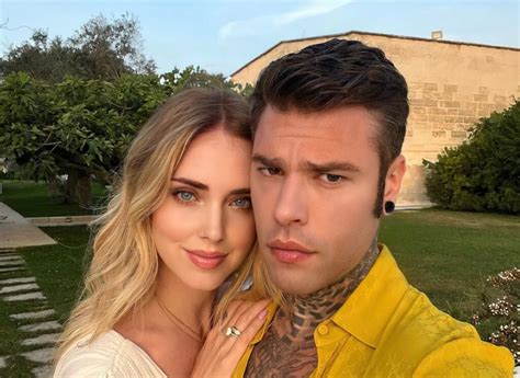 fedez naked|Chiara Ferragni e Fedez foto nudi: su Instagram scatti super hot.